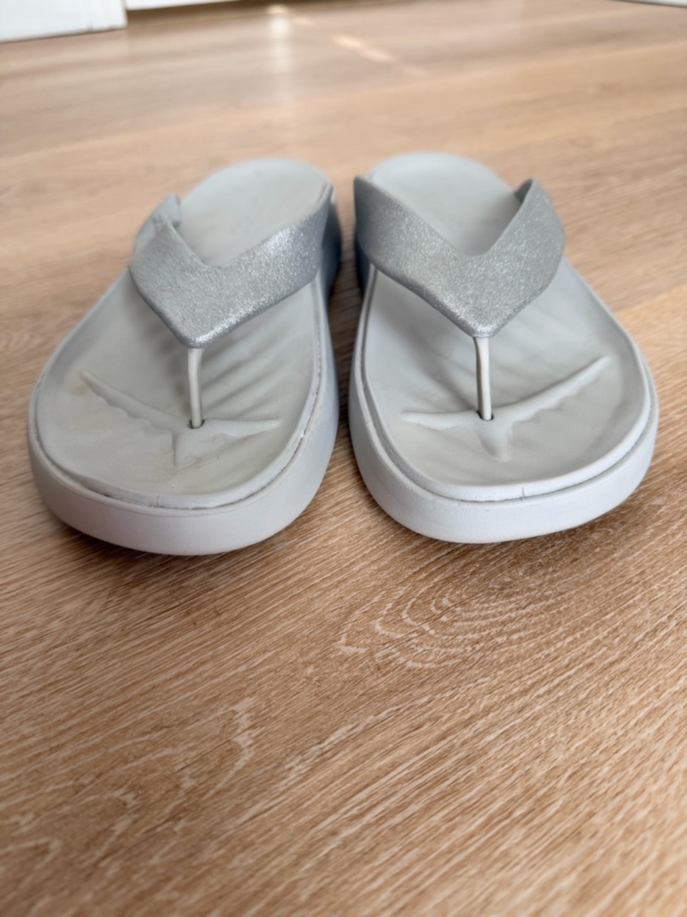 Crocs Getaway Glitter Flip Flops Women’s 9 Gray Platform Sandals - Picture 4 of 9